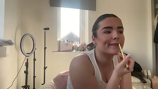 maisiesmithx online show from March 21, 2026, 1:05 pm