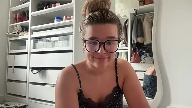 maisiesmithx online show from June 8, 2026, 1:33 pm