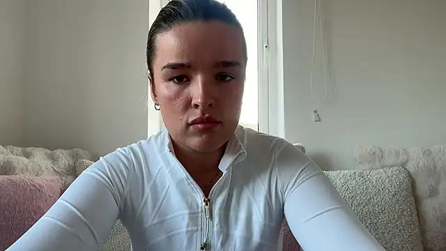 maisiesmithx online show from July 2, 2026, 7:09 pm