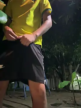 Snapshot of Erick-90 chatting on October 11, 2025, 10:03 am Erick-90 online show from October 11, 2025, 10:03 am