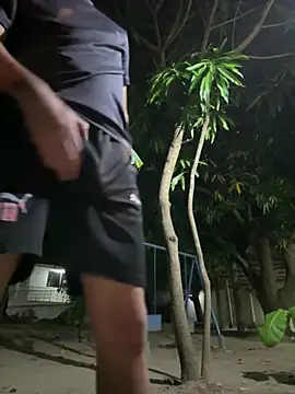 Snapshot of Erick-90 chatting on February 14, 2026, 4:31 am Erick-90 online show from February 14, 2026, 4:31 am