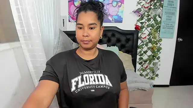 sensual-laura online show from February 9, 2025, 3:12 pm
