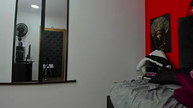 YayaHilton online show from December 30, 2024, 11:26 am