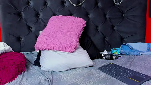 YayaHilton online show from January 7, 2025, 6:59 am
