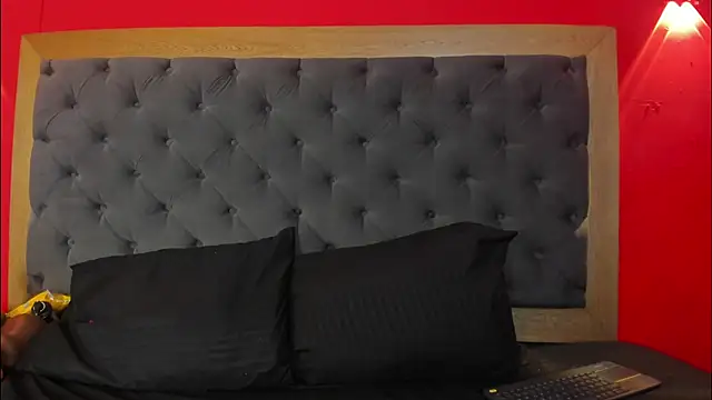 Snapshot of YayaHilton chatting on October 5, 2025, 5:17 am YayaHilton online show from October 5, 2025, 5:17 am