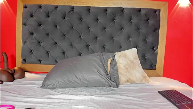 Snapshot of YayaHilton chatting on October 9, 2025, 5:27 am YayaHilton online show from October 9, 2025, 5:27 am