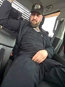 Snapshot of Beardedtattood chatting on February 9, 2026, 1:15 pm Beardedtattood online show from February 9, 2026, 1:15 pm