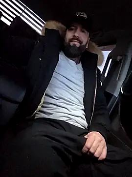 Snapshot of Beardedtattood chatting on February 13, 2026, 12:12 pm Beardedtattood online show from February 13, 2026, 12:12 pm