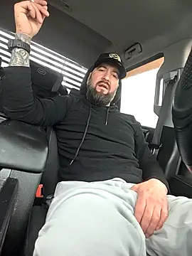 Snapshot of Beardedtattood chatting on March 7, 2026, 12:35 pm Beardedtattood online show from March 7, 2026, 12:35 pm