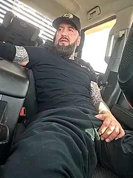 Snapshot of Beardedtattood chatting on March 9, 2026, 5:28 pm Beardedtattood online show from March 9, 2026, 5:28 pm