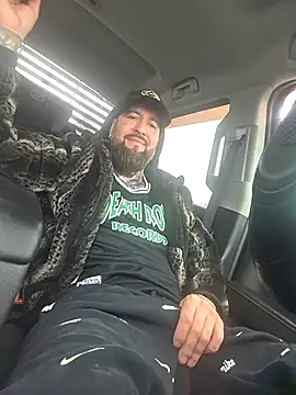 Snapshot of Beardedtattood chatting on March 19, 2026, 12:31 pm Beardedtattood online show from March 19, 2026, 12:31 pm