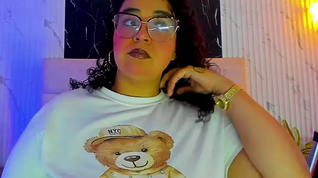 Reginavegaa online show from May 7, 2026, 11:37 am