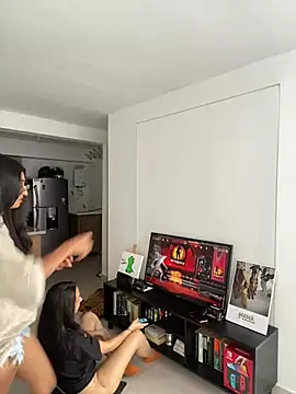 Snapshot of Annie-Hank chatting on December 11, 2024, 9:34 pm Annie-Hank online show from December 11, 2024, 9:34 pm