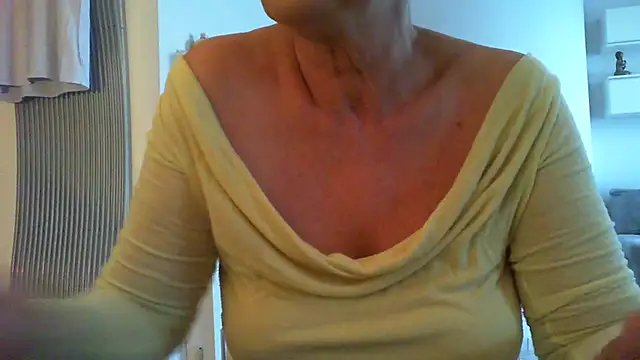   Angel78   online show from October 1, 2025, 12:55 pm