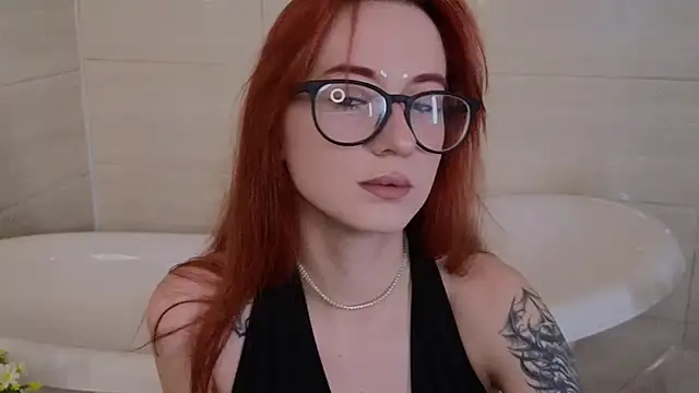 Snapshot of Dark_Lola_ chatting on October 7, 2025, 1:36 am Dark Lola  online show from October 7, 2025, 1:36 am