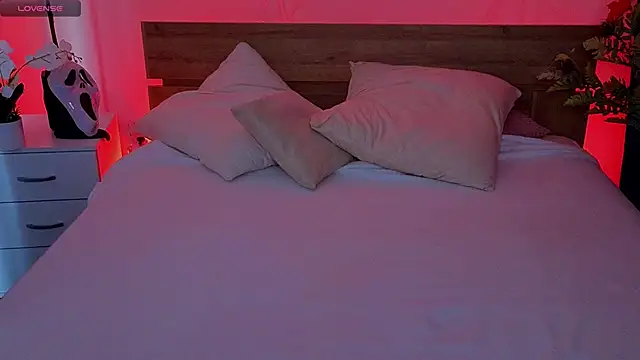 Snapshot of Dark_Lola_ chatting on October 19, 2025, 2:23 am Dark Lola  online show from October 19, 2025, 2:23 am