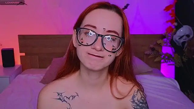 Snapshot of Dark_Lola_ chatting on October 19, 2025, 11:27 pm Dark Lola  online show from October 19, 2025, 11:27 pm