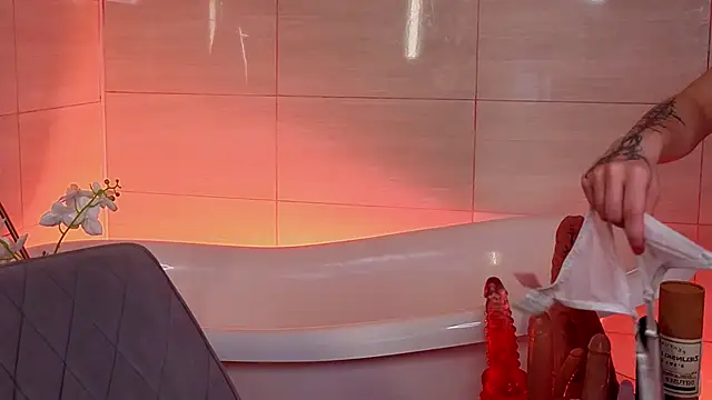 Snapshot of Dark_Lola_ chatting on November 2, 2025, 2:03 am Dark Lola  online show from November 2, 2025, 2:03 am