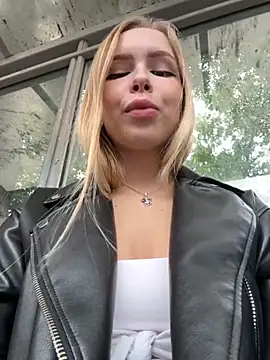 Snapshot of mur_girl chatting on September 19, 2025, 11:55 am mur girl online show from September 19, 2025, 11:55 am