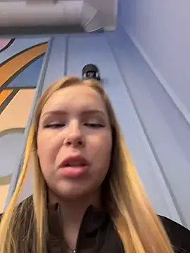 Snapshot of mur_girl chatting on October 5, 2025, 12:14 pm mur girl online show from October 5, 2025, 12:14 pm