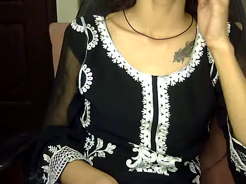 MAAYRA 09 online show from January 11, 2025, 8:43 pm