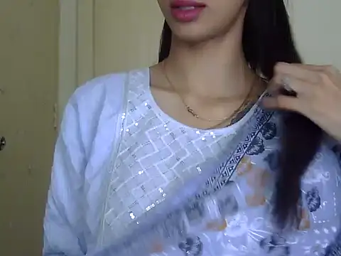Snapshot of MAAYRA_09 chatting on April 30, 2026, 5:47 am MAAYRA 09 online show from April 30, 2026, 5:47 am