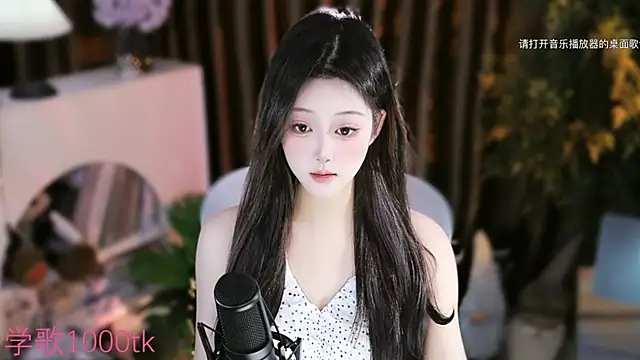 Snapshot of Arwyn-rr chatting on September 21, 2025, 1:46 pm Arwyn-rr online show from September 21, 2025, 1:46 pm