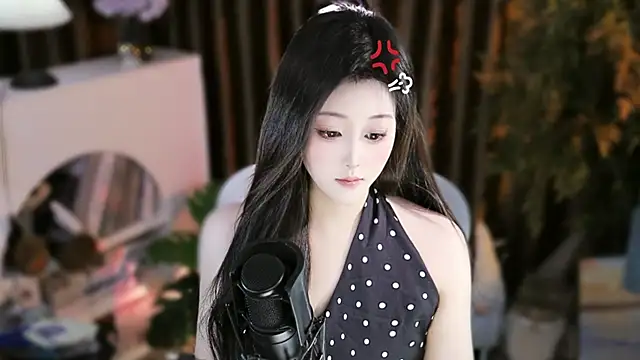 Snapshot of Arwyn-rr chatting on October 21, 2025, 8:26 am Arwyn-rr online show from October 21, 2025, 8:26 am