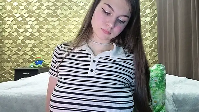 Snapshot of emonyashka_ chatting on April 17, 2026, 6:11 pm emonyashka online show from April 17, 2026, 6:11 pm