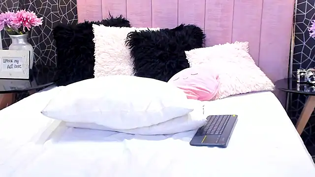 Violet Grace online show from January 14, 2025, 8:37 pm