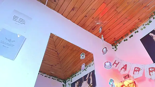 Snapshot of Naia_x chatting on October 24, 2025, 7:54 pm Naia x online show from October 24, 2025, 7:54 pm