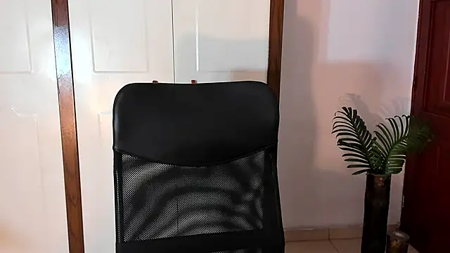 Snapshot of conielaurenth chatting on September 23, 2025, 5:21 am conielaurenth online show from September 23, 2025, 5:21 am