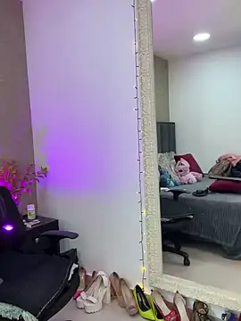 Mariana c1 online show from February 5, 2025, 8:04 pm