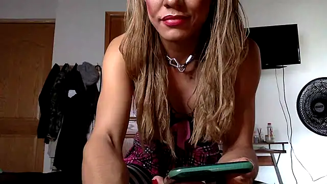Snapshot of venustattoopussy chatting on December 3, 2024, 3:44 pm venustattoopussy online show from December 3, 2024, 3:44 pm