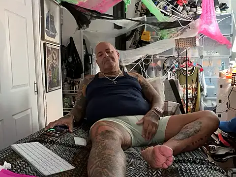 Snapshot of joeytatts66 chatting on October 1, 2025, 1:22 am joeytatts66 online show from October 1, 2025, 1:22 am