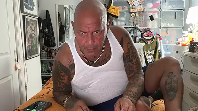 Snapshot of joeytatts66 chatting on October 17, 2025, 1:20 am joeytatts66 online show from October 17, 2025, 1:20 am