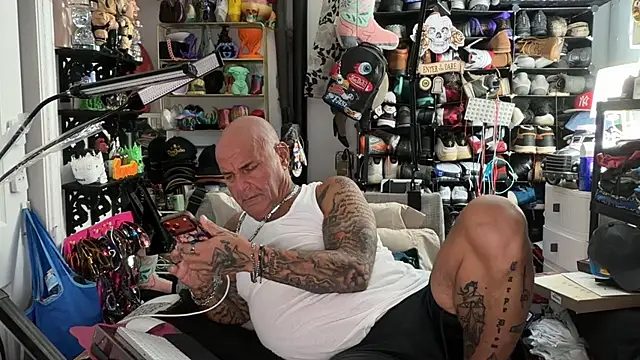 joeytatts66 online show from July 11, 2026, 4:26 am