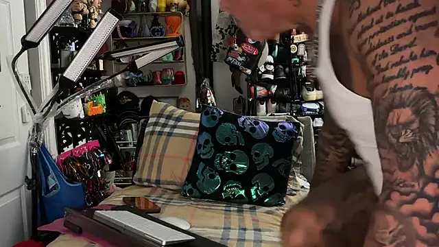 joeytatts66 online show from July 14, 2026, 1:52 am