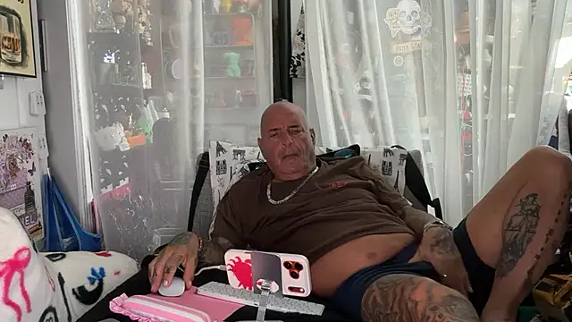 joeytatts66 online show from August 4, 2026, 1:31 am