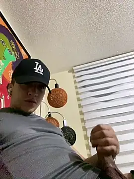 Snapshot of kmilo2405 chatting on March 24, 2026, 4:39 am kmilo2405 online show from March 24, 2026, 4:39 am