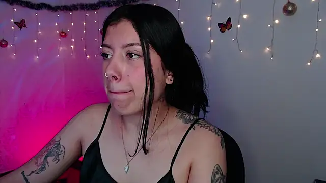 Snapshot of iam_emy chatting on December 27, 2024, 5:52 am iam emy online show from December 27, 2024, 5:52 am