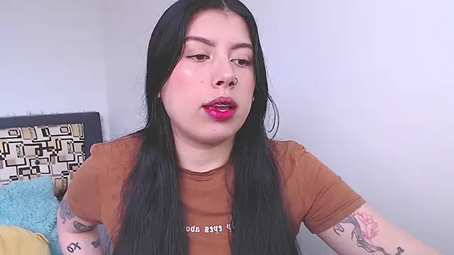 Snapshot of iam_emy chatting on October 18, 2025, 9:04 pm iam emy online show from October 18, 2025, 9:04 pm