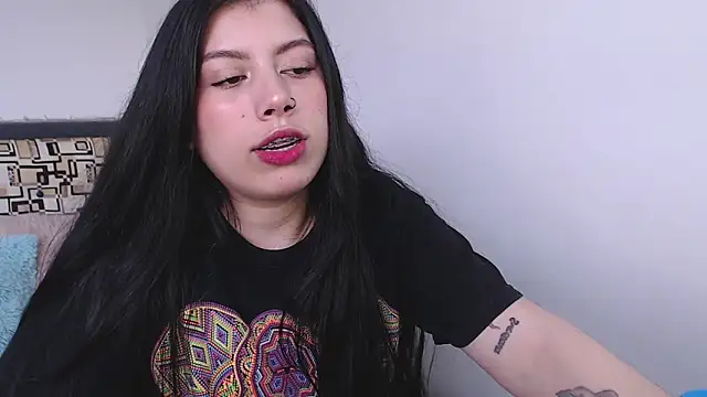 Snapshot of iam_emy chatting on October 21, 2025, 8:42 pm iam emy online show from October 21, 2025, 8:42 pm