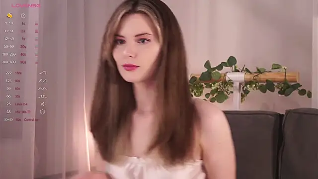 Snapshot of LoraDevon chatting on September 25, 2025, 4:32 pm LoraDevon online show from September 25, 2025, 4:32 pm