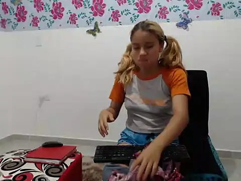 Naomi991 online show from December 5, 2024, 11:29 pm