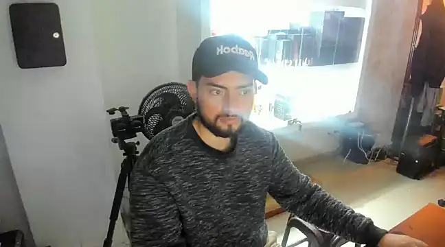 Leandro GB online show from February 10, 2025, 2:05 pm