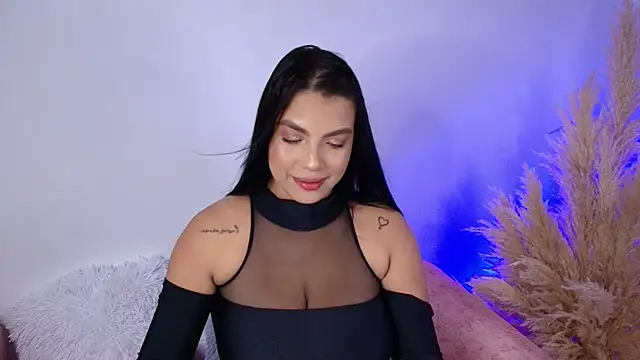 AngelaWhitte  online show from January 14, 2025, 7:43 pm