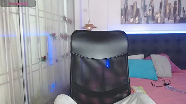 Snapshot of Tania_Goddess_ chatting on October 19, 2025, 1:45 pm Tania Goddess  online show from October 19, 2025, 1:45 pm