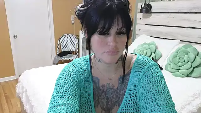 Snapshot of TexasTattooedHouseWife chatting on May 22, 2026, 3:06 pm TexasTattooedHouseWife online show from May 22, 2026, 3:06 pm