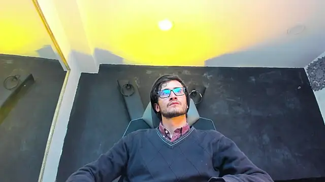 Loggan donnelly online show from September 19, 2025, 8:09 pm